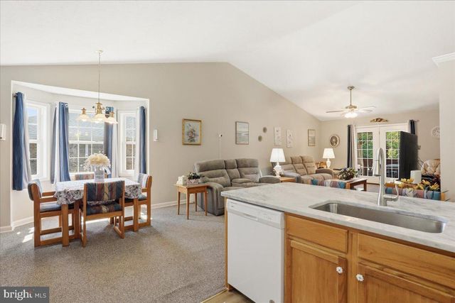 6 PORTSMOUTH RD, Front Royal, VA 22630