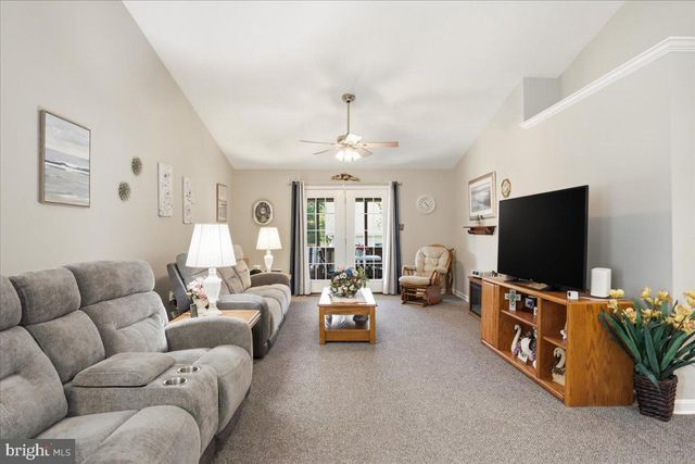6 PORTSMOUTH RD, Front Royal, VA 22630