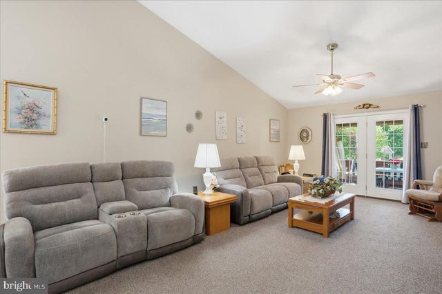 6 PORTSMOUTH RD, Front Royal, VA 22630