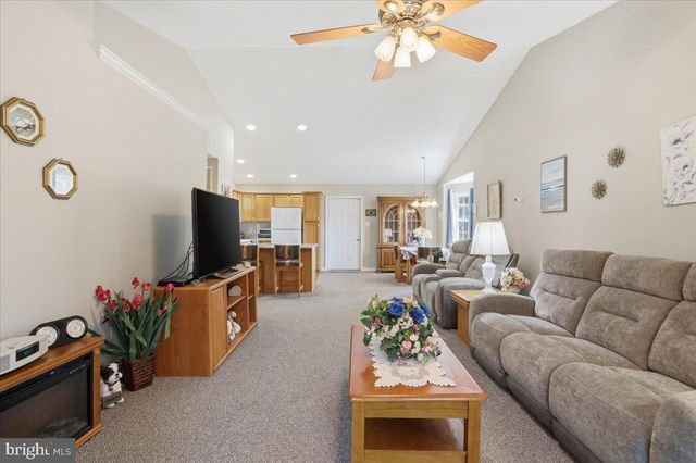 6 PORTSMOUTH RD, Front Royal, VA 22630