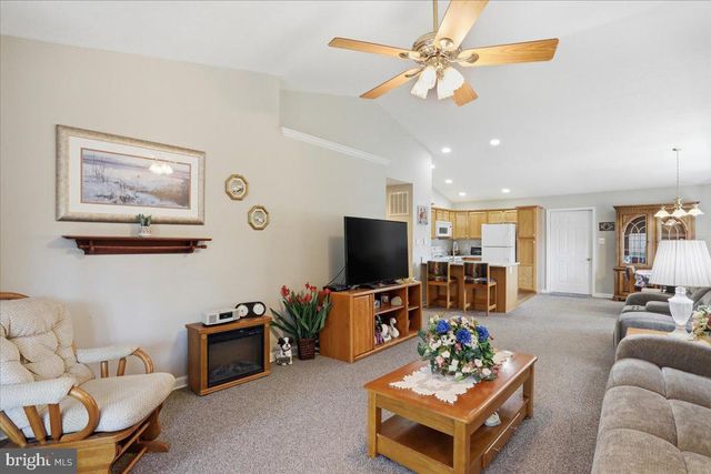 6 PORTSMOUTH RD, Front Royal, VA 22630