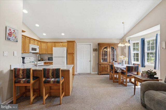 6 PORTSMOUTH RD, Front Royal, VA 22630