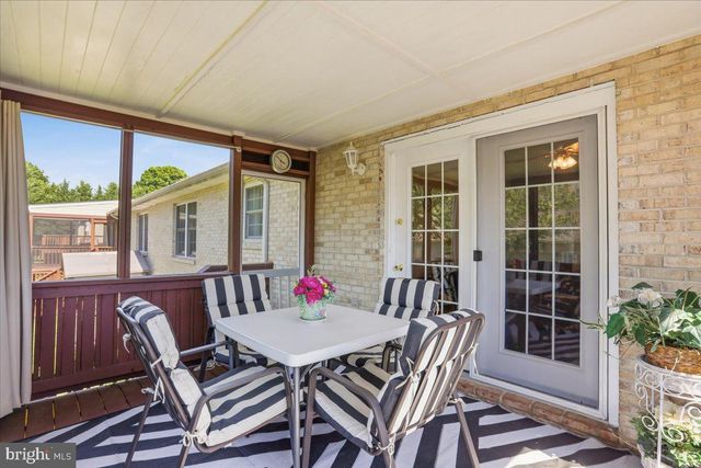 6 PORTSMOUTH RD, Front Royal, VA 22630