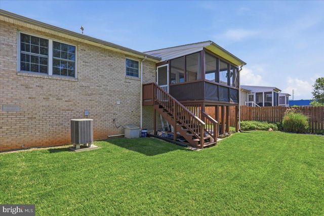6 PORTSMOUTH RD, Front Royal, VA 22630