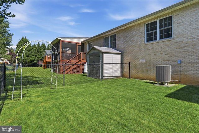 6 PORTSMOUTH RD, Front Royal, VA 22630