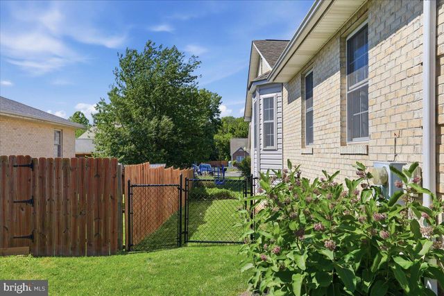 6 PORTSMOUTH RD, Front Royal, VA 22630