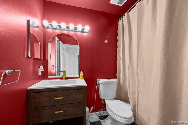 22161 Indian Creek Drive, Farmington Hills, MI 48335