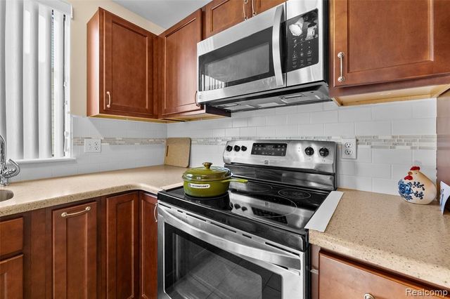 22161 Indian Creek Drive, Farmington Hills, MI 48335