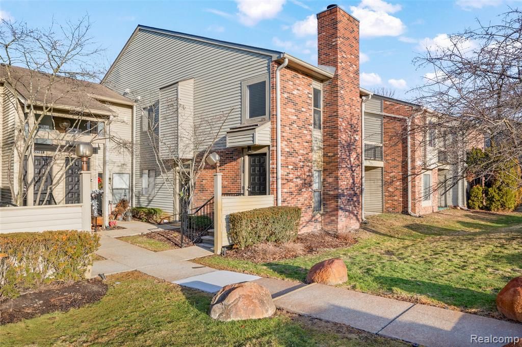 22161 Indian Creek Drive, Farmington Hills, MI 48335