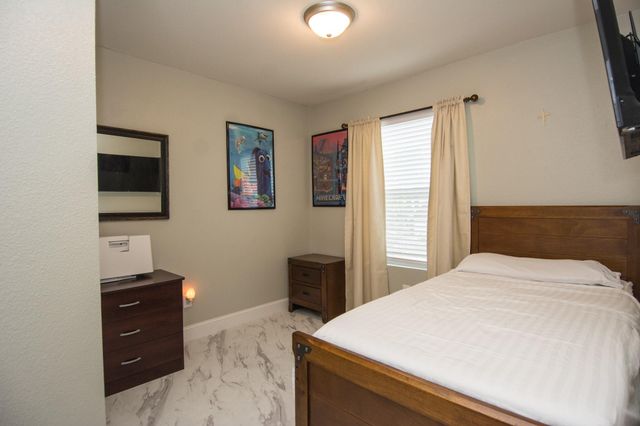 16933 Scenic Knoll, Conroe, TX 77385