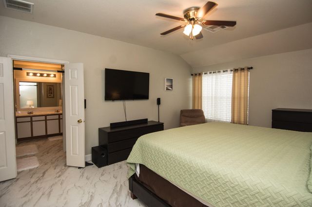 16933 Scenic Knoll, Conroe, TX 77385