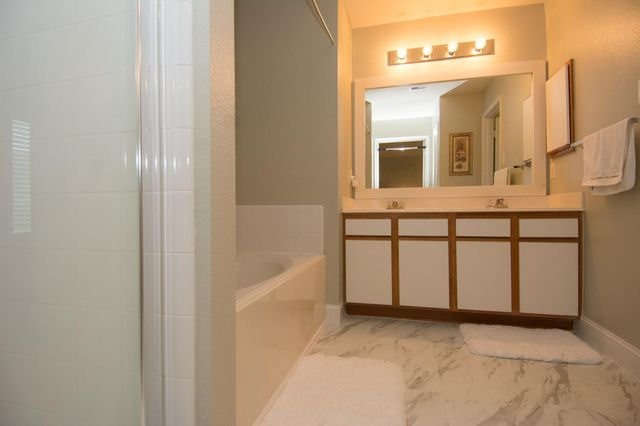 16933 Scenic Knoll, Conroe, TX 77385