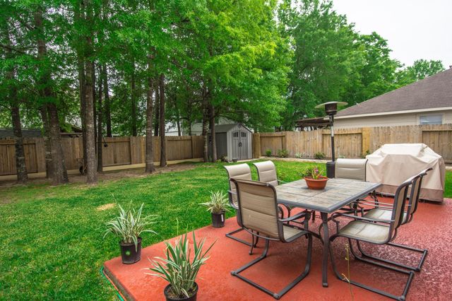 16933 Scenic Knoll, Conroe, TX 77385