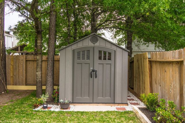 16933 Scenic Knoll, Conroe, TX 77385