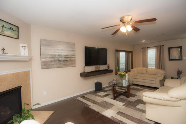 16933 Scenic Knoll, Conroe, TX 77385