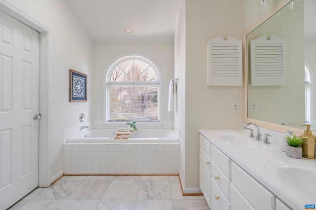 1051 OLD FOX TRAIL LN, Crozet, VA 22932