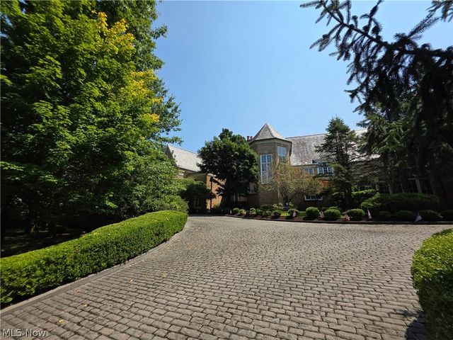 545 Bristol Drive, Aurora, OH 44202