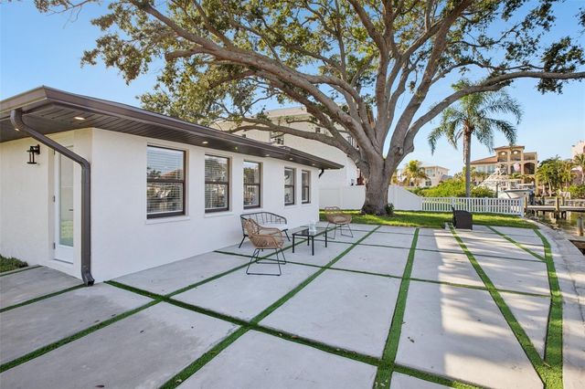 1739 BAYOU GRANDE BOULEVARD NE, St Petersburg, FL 33703