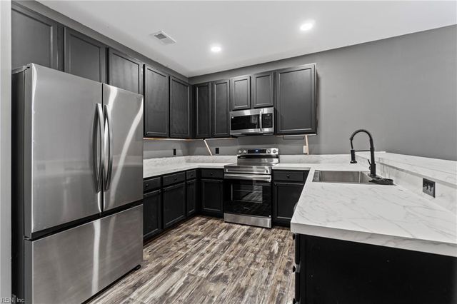 4332 Hillingdon Bnd Apt 205, Chesapeake, VA 23321