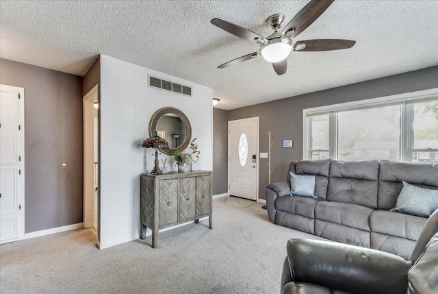 10 Argon Dr, Goddard, KS 67052