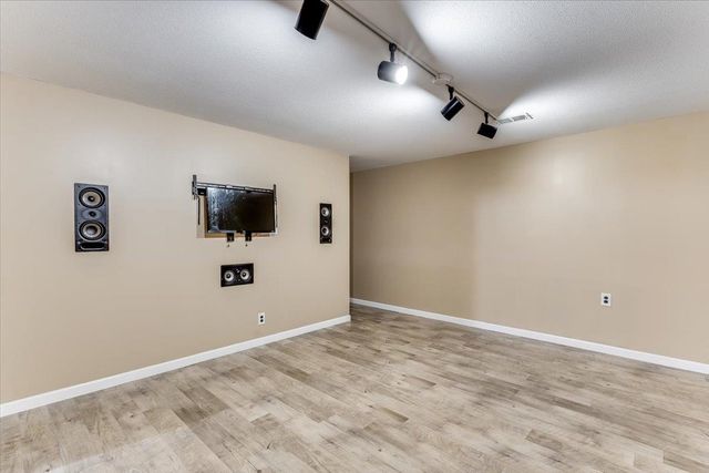 10 Argon Dr, Goddard, KS 67052