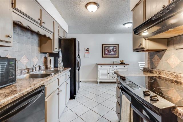 10 Argon Dr, Goddard, KS 67052