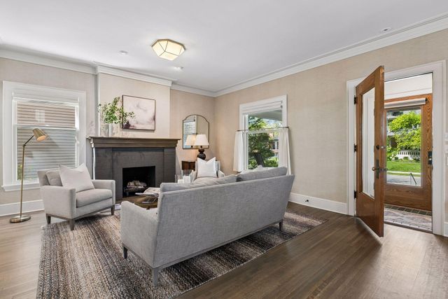1777 Knox Avenue S, Minneapolis, MN 55403