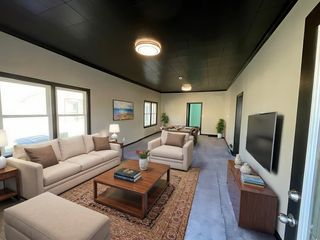 924 Creston Avenue, Des Moines, IA 50315