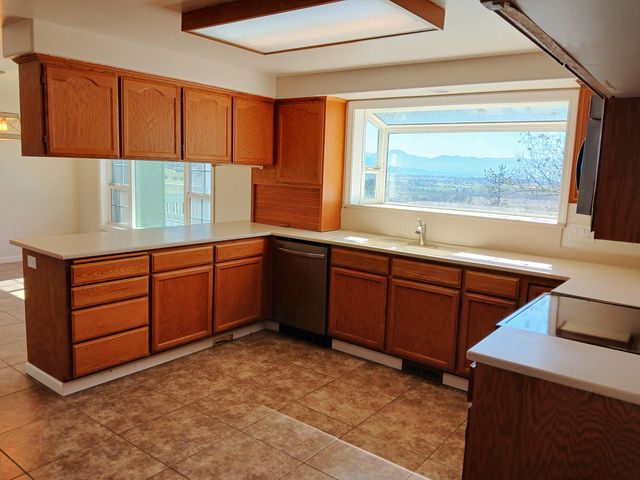 1360 W Linn Road, Eagle Point, OR 97524