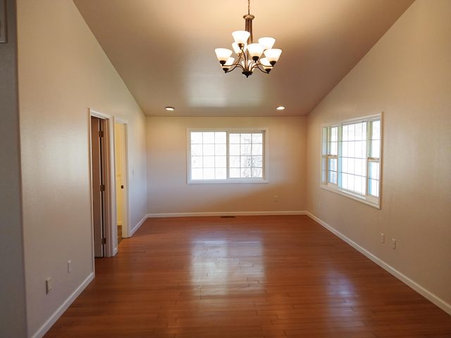 1360 W Linn Road, Eagle Point, OR 97524