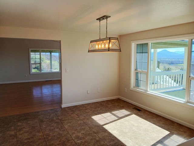 1360 W Linn Road, Eagle Point, OR 97524