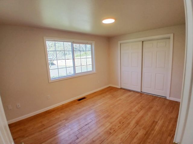 1360 W Linn Road, Eagle Point, OR 97524