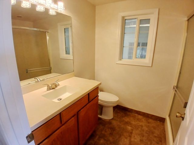 1360 W Linn Road, Eagle Point, OR 97524