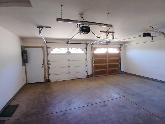 1360 W Linn Road, Eagle Point, OR 97524