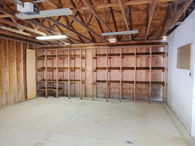 1360 W Linn Road, Eagle Point, OR 97524