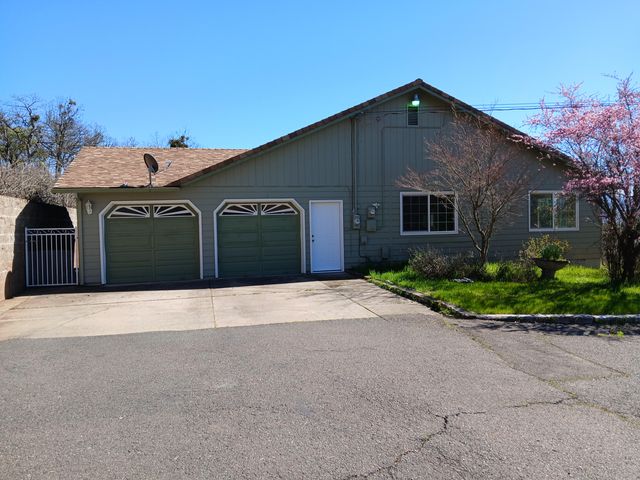 1360 W Linn Road, Eagle Point, OR 97524