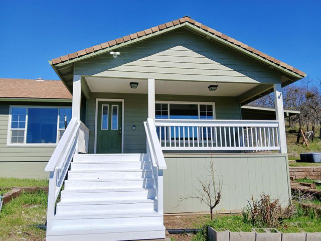 1360 W Linn Road, Eagle Point, OR 97524