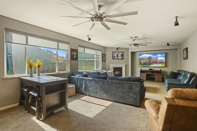 1152 Laureto St, Manteca, CA 95336