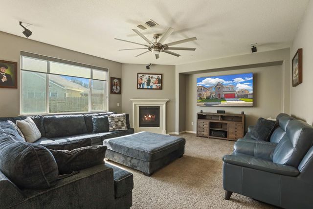 1152 Laureto St, Manteca, CA 95336