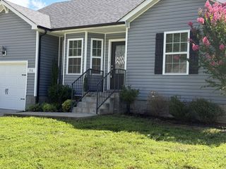 1716 Rains Rd, Clarksville, TN 37042
