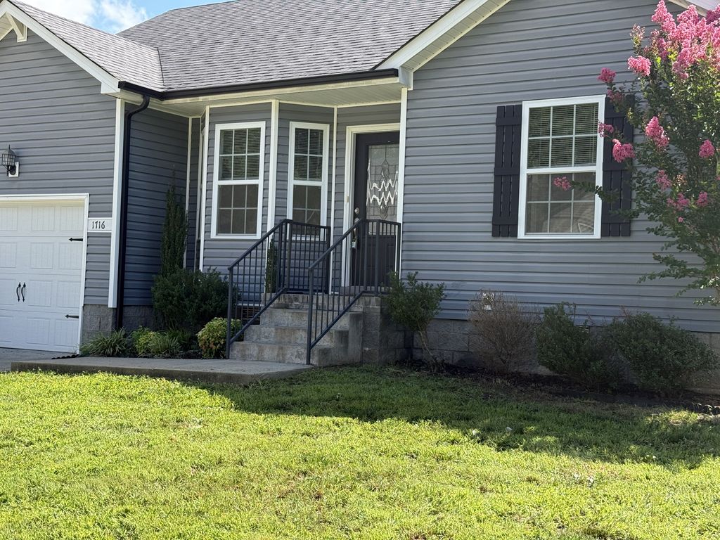 1716 Rains Rd, Clarksville, TN 37042