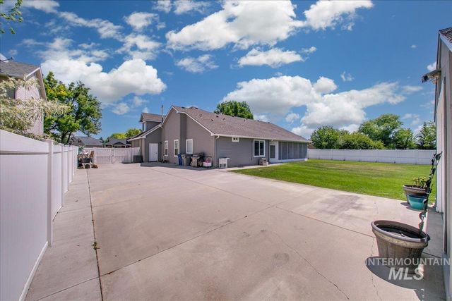 2209 S Preakness Way, Nampa, ID 83686