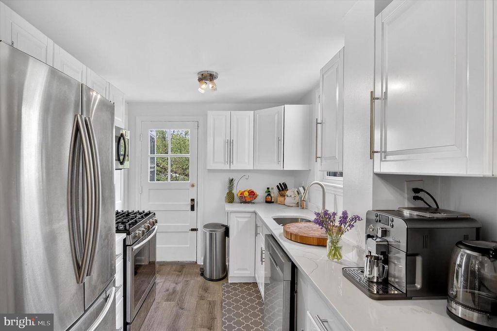 Image 10 of property listing at 7500 16TH AVE, Takoma Park, MD 20912