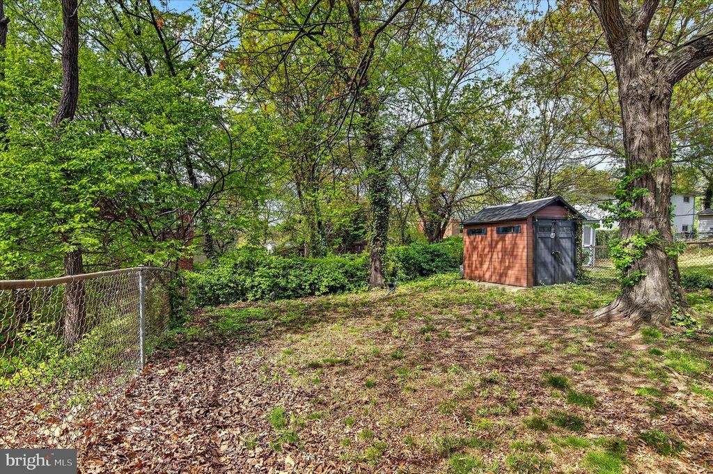Image 32 of property listing at 7500 16TH AVE, Takoma Park, MD 20912