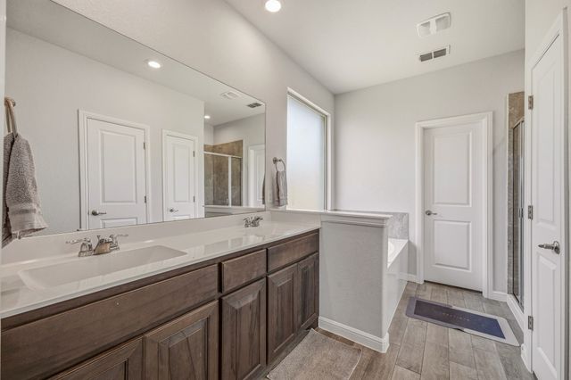 1106 Burlingame Drive, Cleburne, TX 76033