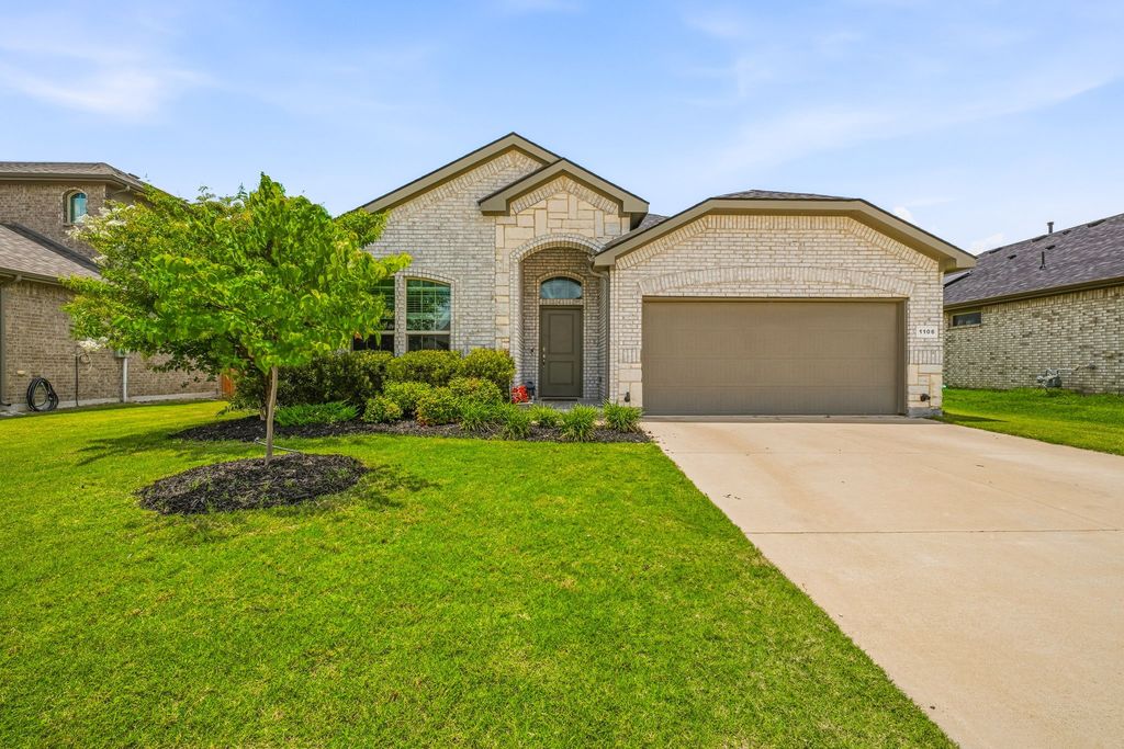 1106 Burlingame Drive, Cleburne, TX 76033