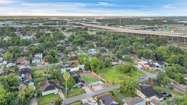 9210 E Avenue Q, Houston, TX 77012