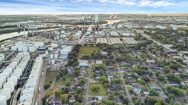 9210 E Avenue Q, Houston, TX 77012