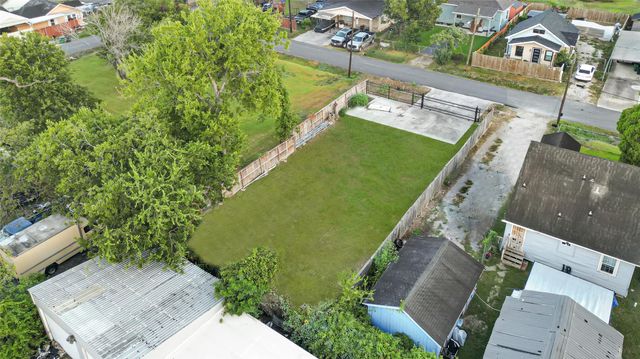 9210 E Avenue Q, Houston, TX 77012