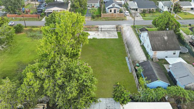 9210 E Avenue Q, Houston, TX 77012